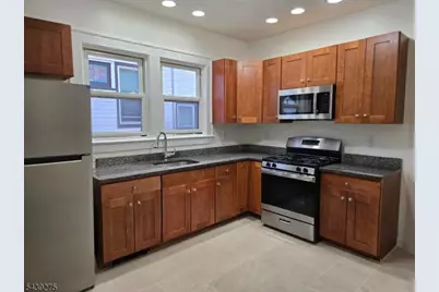 27 Cleveland Ave, Newark, NJ 07106 - Photo 1