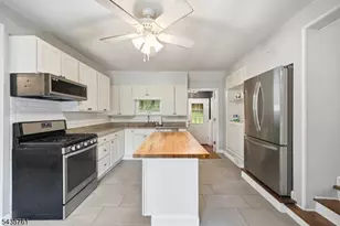 312 Lakeview Dr, Hampton Township, NJ 07860 - Photo 12