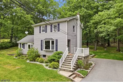 312 Lakeview Dr, Hampton Township, NJ 07860 - Photo 2