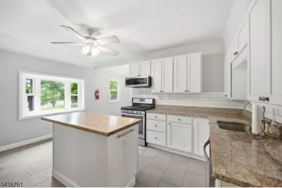 312 Lakeview Dr, Hampton Township, NJ 07860 - Photo 10
