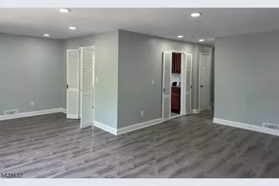 10 Evelyn Ct, Maplewood, NJ 07040 - Photo 2