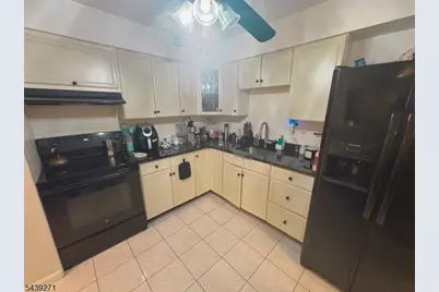 806 Eves Dr #2H, Hillsborough Township, NJ 08844 - Photo 2
