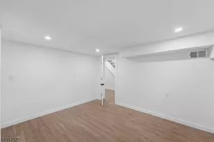 166 Lincoln St, Montclair, NJ 07042 - Photo 30