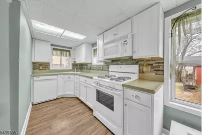 916 Gates St, Phillipsburg, NJ 08865 - Photo 8