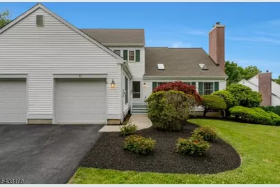 11 Hampton Ct, Bernards Township, NJ 07920 - Photo 2