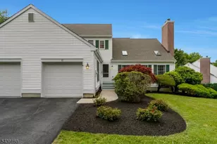 11 Hampton Ct, Bernards Township, NJ 07920 - Photo 2