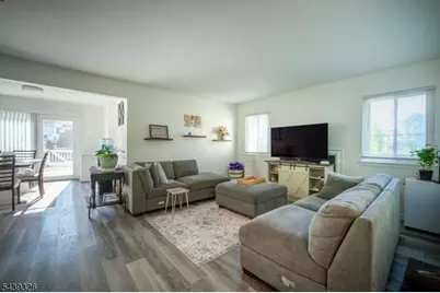 132 Longacre Ct, Hillsborough Township, NJ 08844 - Photo 4