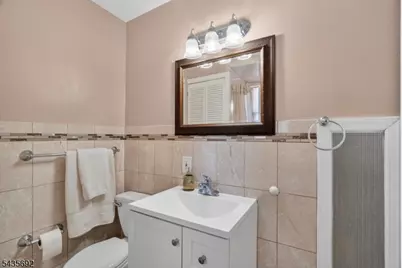 119 Kingston Ave, Hawthorne, NJ 07506 - Photo 18