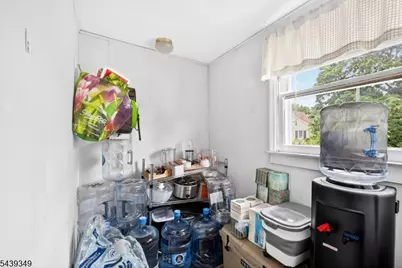 87 W Hanover Ave #2, Morris Plains, NJ 07950 - Photo 4