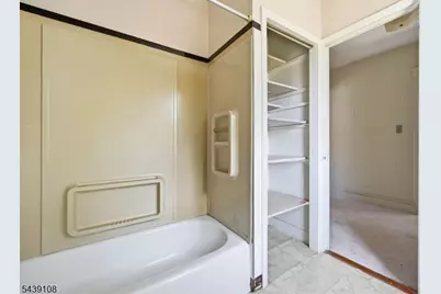 114 Franklin Pl, Roselle Park, NJ 07204 - Photo 20
