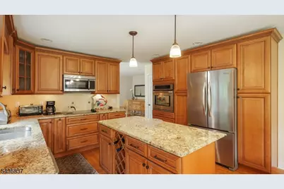 5 Maple Dr, Warren Township, NJ 07059 - Photo 10