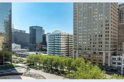 10 Commerce Court #3J, Newark, NJ 07102 - Photo 14