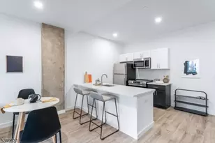 10 Commerce Ct, Newark, NJ 07102 - Photo 2