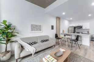 10 Commerce Ct, Newark, NJ 07102 - Photo 2