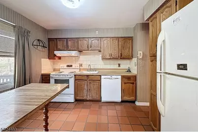 142 Valley View Dr, Rockaway Township, NJ 07866 - Photo 10