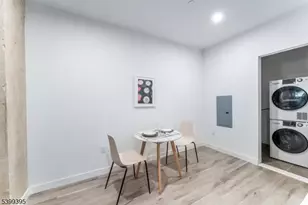 10 Commerce Ct, Newark, NJ 07102 - Photo 4