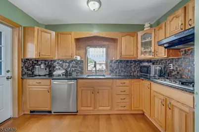 541 Page Ave, Lyndhurst Township, NJ 07071 - Photo 8