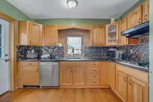 541 Page Ave, Lyndhurst Township, NJ 07071 - Photo 8