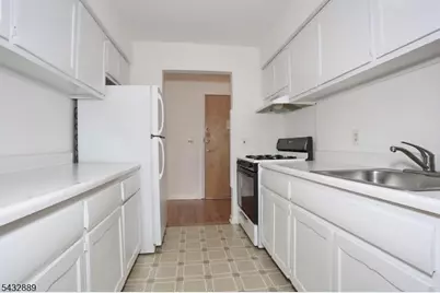 565 Grove St #D-16, Clifton, NJ 07013 - Photo 14