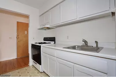 565 Grove St #D-16, Clifton, NJ 07013 - Photo 16
