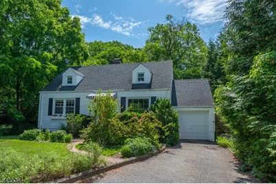 33 Glenview Dr, West Orange Township, NJ 07052 - Photo 4