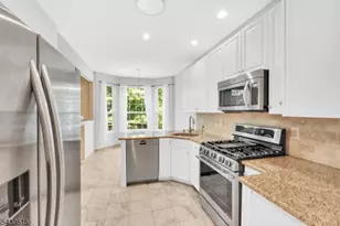 28 Kensington Dr, Randolph Township, NJ 07869 - Photo 8