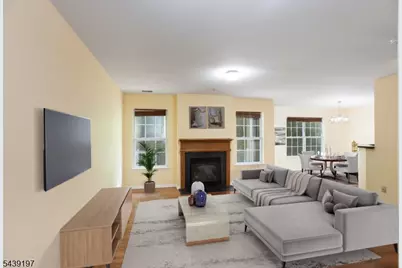 106 Wallace Ct, Green Brook Township, NJ 08812 - Photo 2