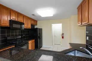 106 Wallace Ct, Green Brook Township, NJ 08812 - Photo 4
