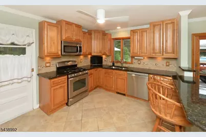 30 Knolls Rd, Bloomingdale, NJ 07403 - Photo 4