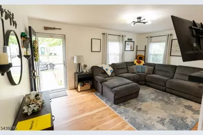 52 Knollwood Ter, Clifton, NJ 07012 - Photo 8