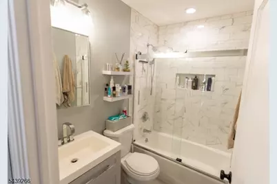 52 Knollwood Ter, Clifton, NJ 07012 - Photo 14
