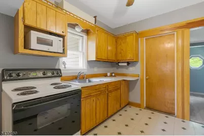 127 Elizabeth St, South Bound Brook Boro, NJ 08880 - Photo 12