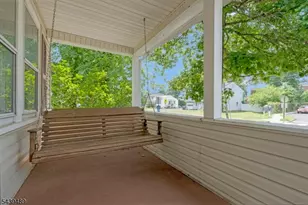 127 Elizabeth St, South Bound Brook Boro, NJ 08880 - Photo 2