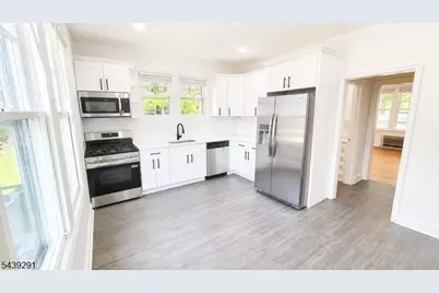 110 Hansbury Ave, Newark, NJ 07112 - Photo 4