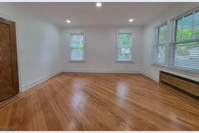 110 Hansbury Ave, Newark, NJ 07112 - Photo 8