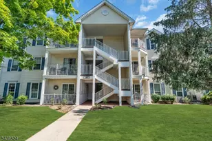 19 Amethyst Way, Franklin Township, NJ 08823 - Photo 2