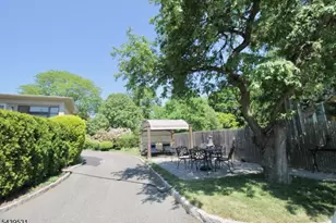 39 N Mountain Ave, Montclair, NJ 07042 - Photo 12