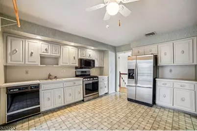 30 Tanglewood Dr, East Hanover Township, NJ 07936 - Photo 14