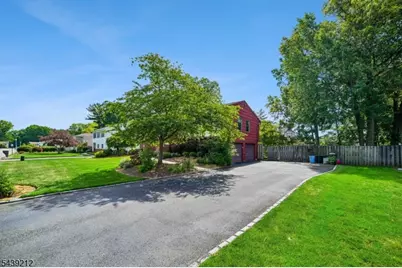30 Tanglewood Dr, East Hanover Township, NJ 07936 - Photo 32