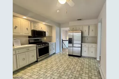 30 Tanglewood Dr, East Hanover Township, NJ 07936 - Photo 14