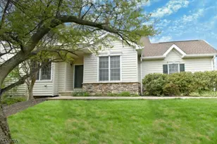 253 Patriot Hill Dr, Bernards Township, NJ 07920 - Photo 2