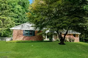 29 Dogwood Dr, Chester, NJ 07930 - Photo 2