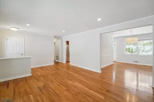 27 Possum Way, New Providence, NJ 07974 - Photo 2