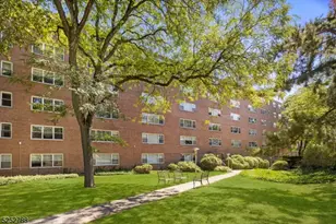 36 Hawthorne Pl, Montclair, NJ 07042 - Photo 16