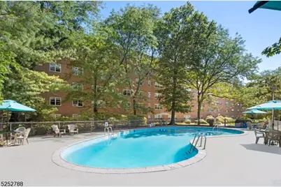 36 Hawthorne Pl #4Q, Montclair, NJ 07042 - Photo 10
