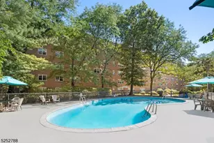 36 Hawthorne Pl, Montclair, NJ 07042 - Photo 10