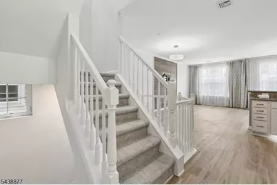 612 Lopez Ln, Morris Plains, NJ 07950 - Photo 2