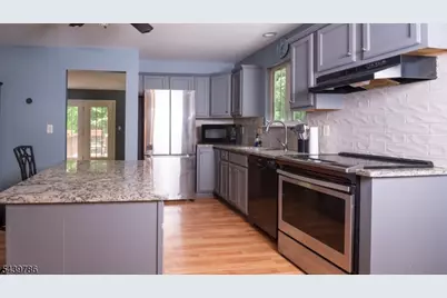 7 Woodland Hills Dr, Vernon, NJ 07461 - Photo 4