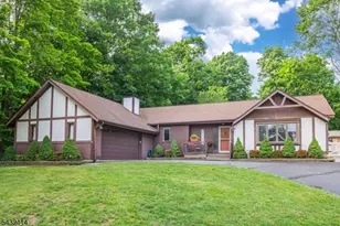 14 Stanley Pl, Mount Olive, NJ 07828 - Photo 1