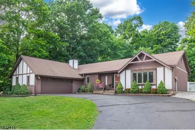 14 Stanley Pl, Mount Olive, NJ 07828 - Photo 2
